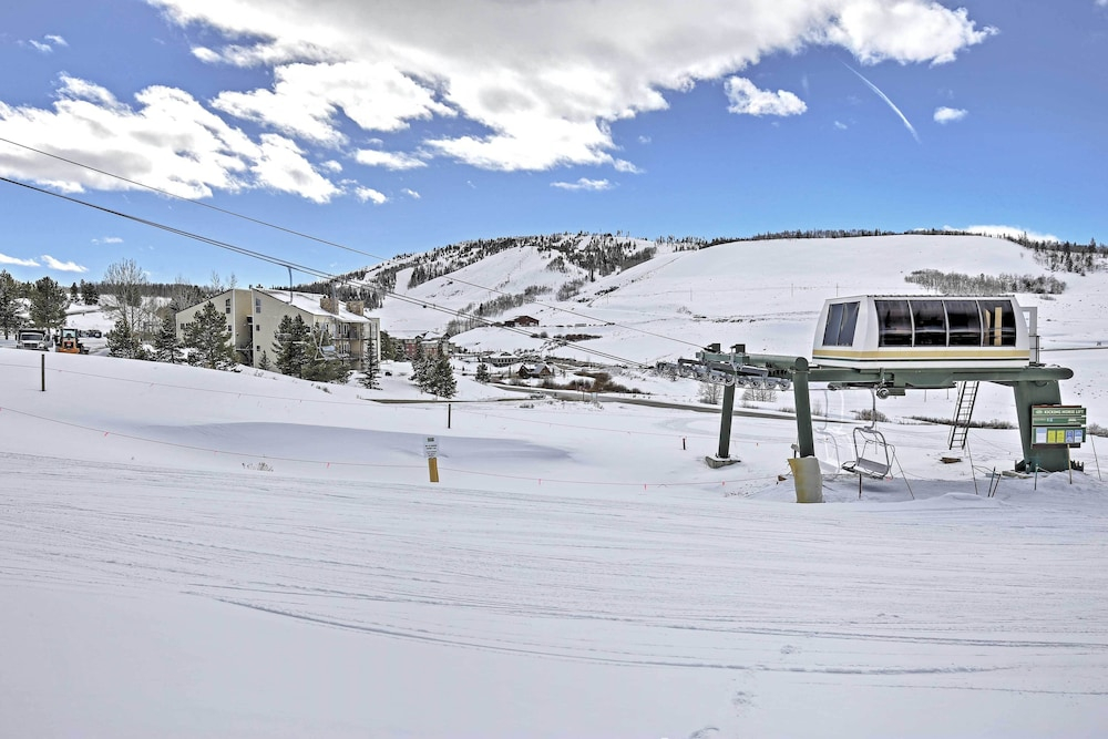 Ski, Soak & Explore! Granby Getaway w/ Mtn Views