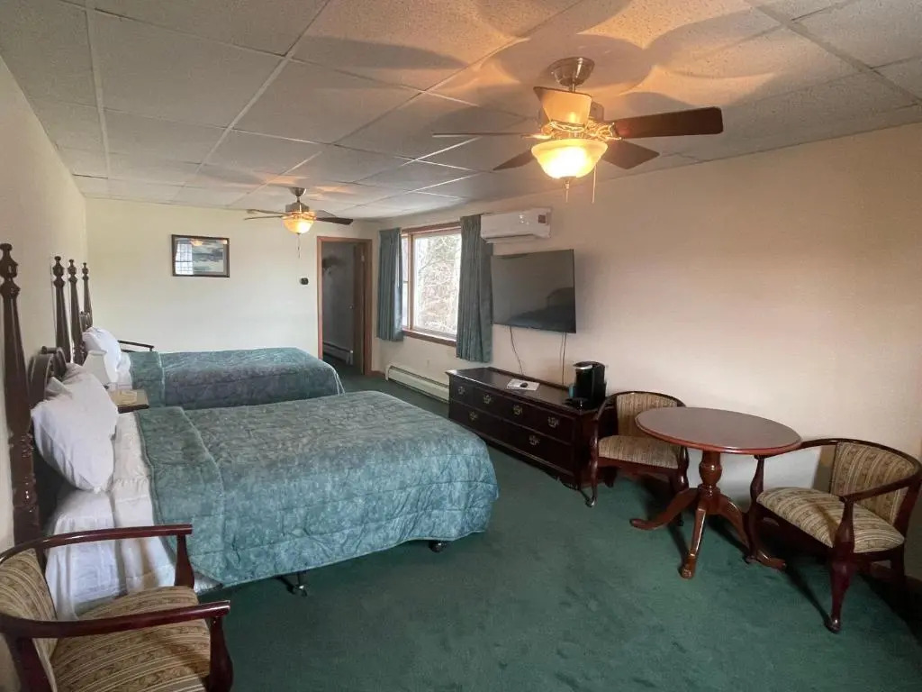 Sara Placid Inn & Suites
