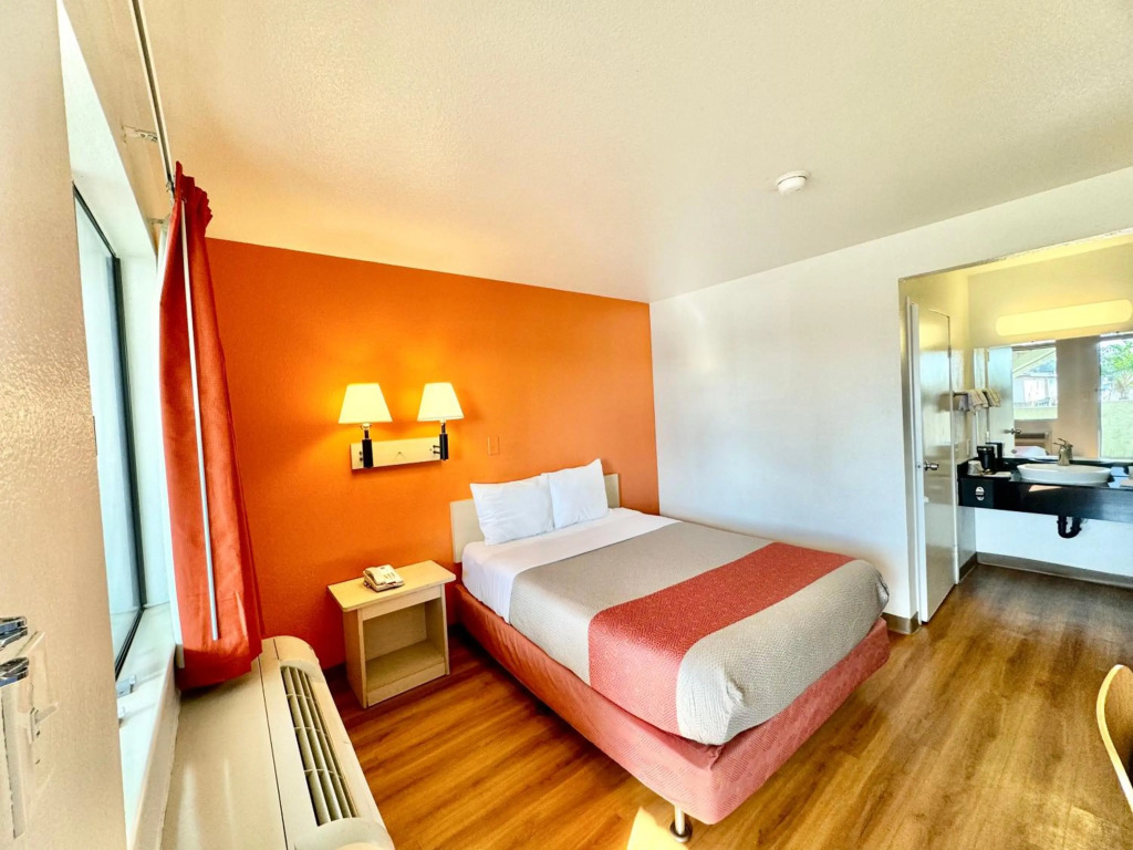 Motel 6-Bellflower, CA - Los Angeles