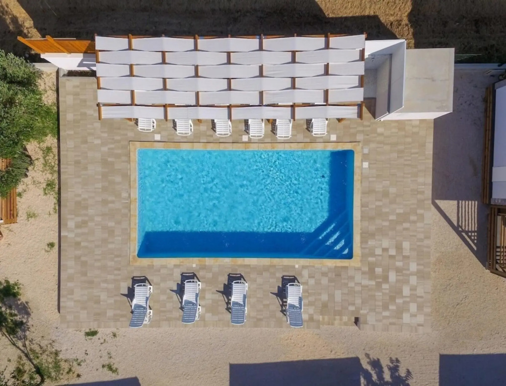 Ani - with pool - SA4(2)