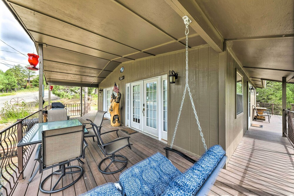 Cozy Ruidoso Cabin w/ Hot Tub & Game Room!