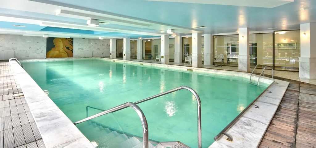 Estreya Residence Hotel