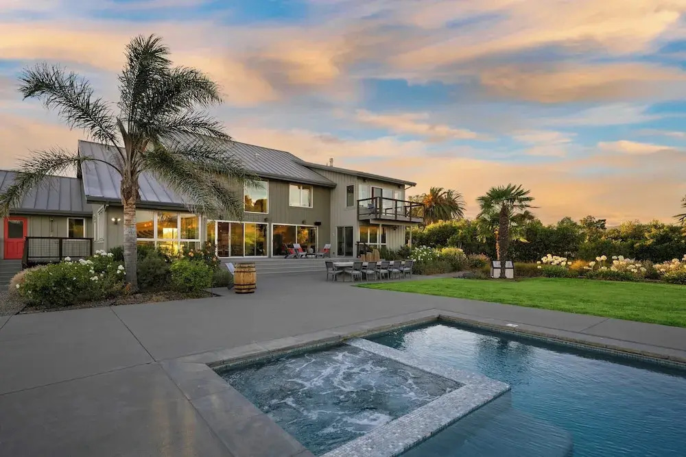 Coplan Vineyards by Avantstay 10-acre Estate w/ Pool, Spa, Bocce & Designer Interiors
