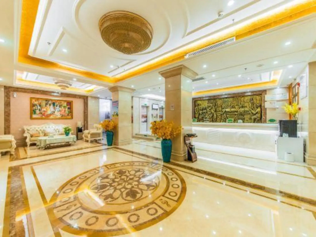 Vienna Hotel (Jieyang Rongcheng Jinxian Gate Tower)
