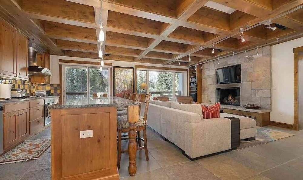 Treetops 4e 3 Bedroom Condo