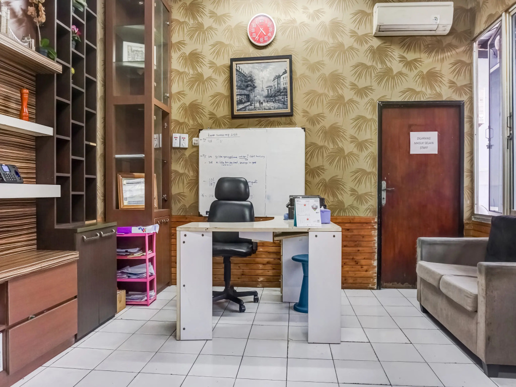 RedDoorz near Lokasari Mangga Besar 7