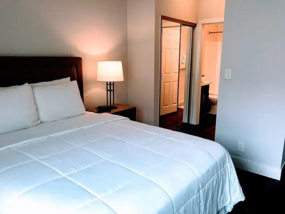 LA Westwood Deluxe Suites