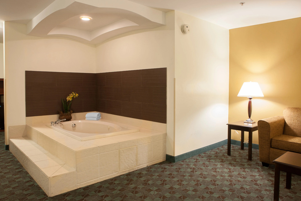 Holiday Inn Express Hotel & Suites Canton by IHG