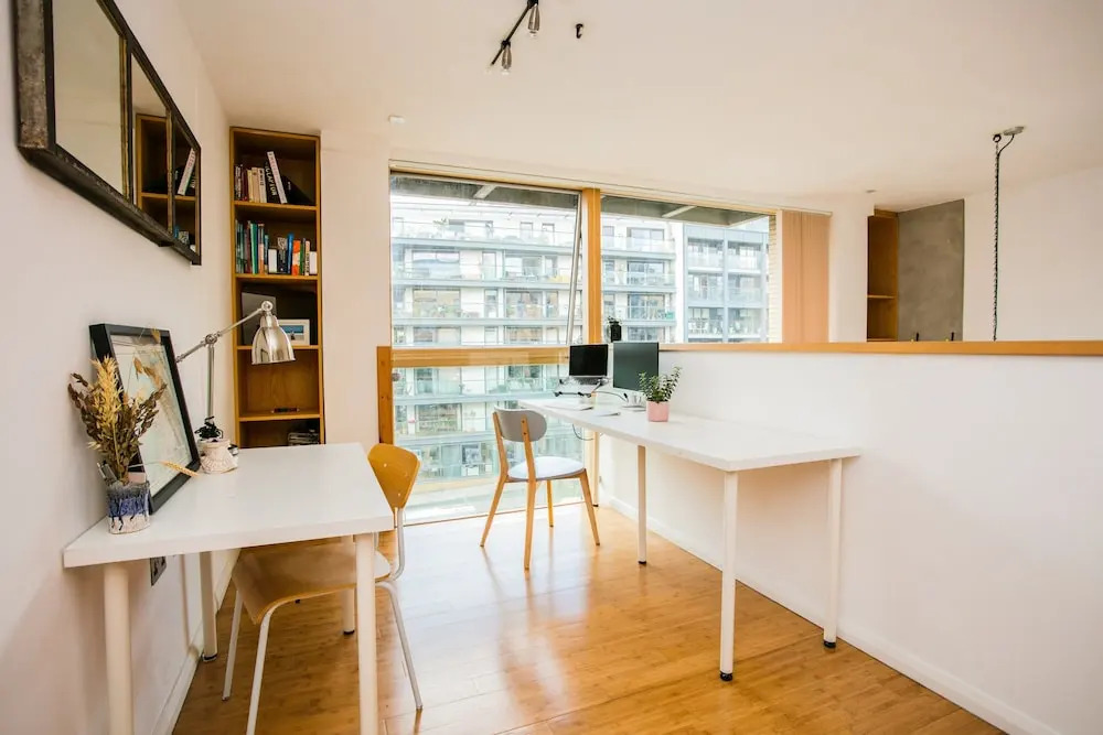 Beautiful 2-bedroom Flat With Balcony in E London
