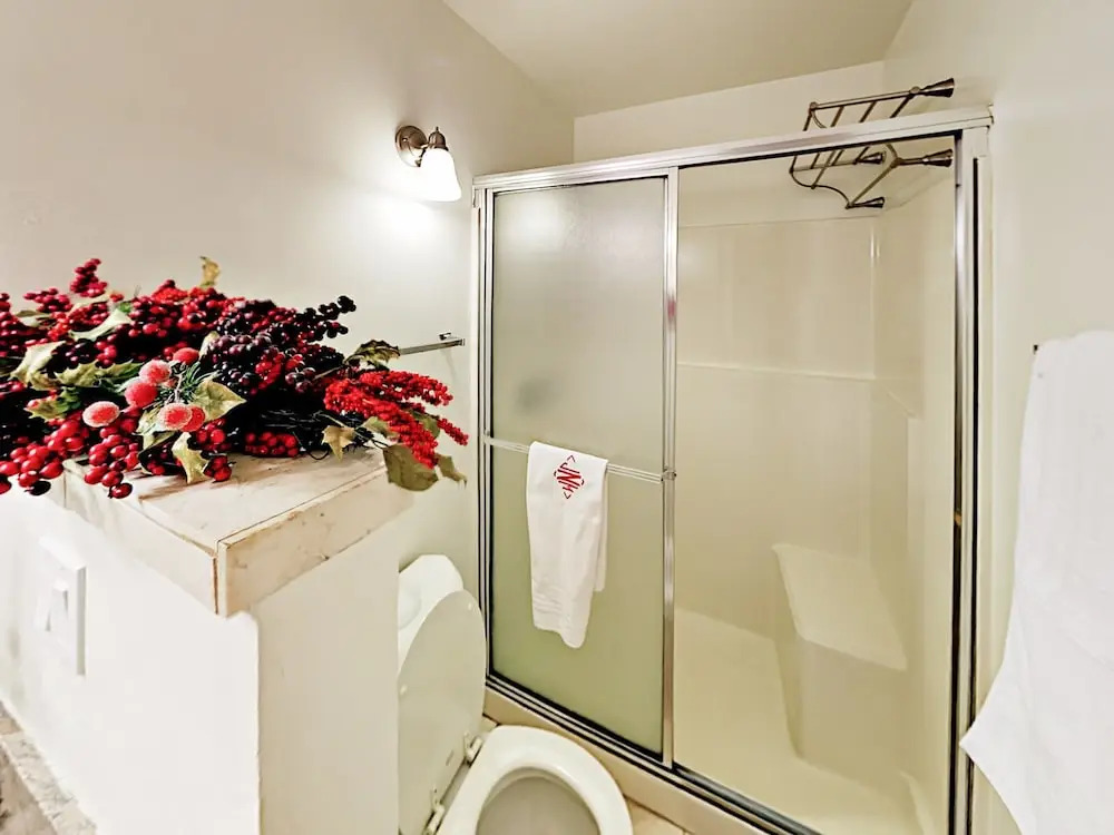 1001 Commonwealth Dr Condo Unit 101 - 3 Br condo by RedAwning