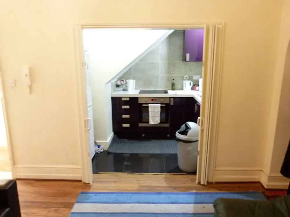 SS Property Hub - Family Apartment Barons Court