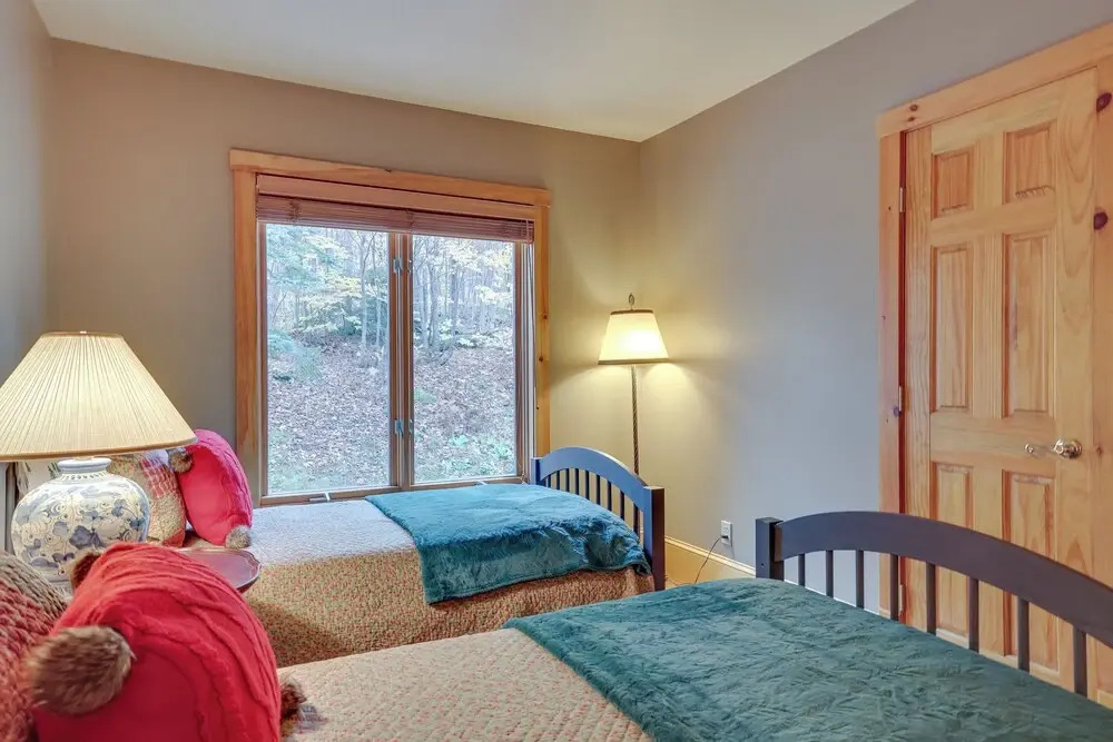 Ski-in/ski-out w/ Sauna in Jay Ski Peak Resort!