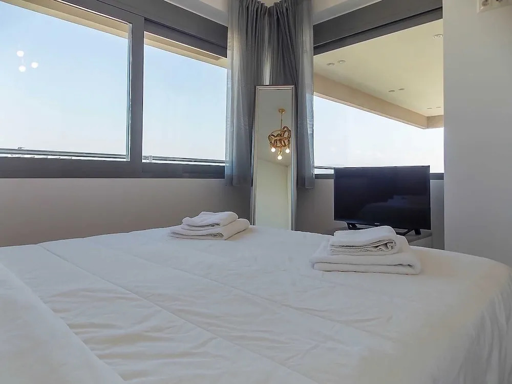 Stylish 2 Bedroom Apartment Spectacular Sea View