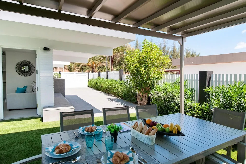 Beach House With Private Pool in San Agustín - ET1