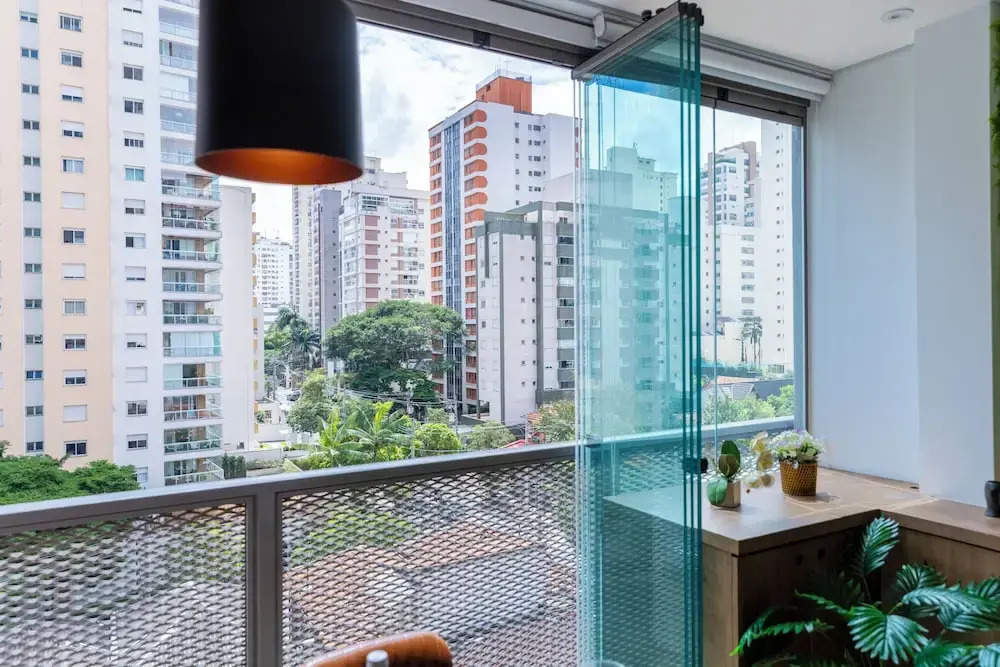 Vista incrível com piscina e AC