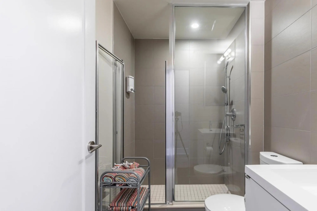 1bd Premier Condo 300front Str W