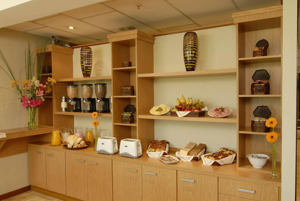 Hotel Aeroparque Inn & Suites