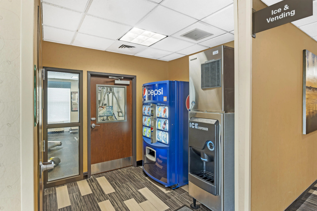 Best Western Plus Chain of Lakes Inn & Suites