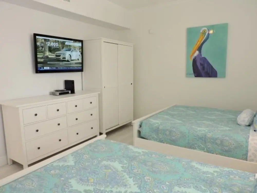 Windwood Beachside 303 on Hollywood Beach 3/2 for 8 Pool