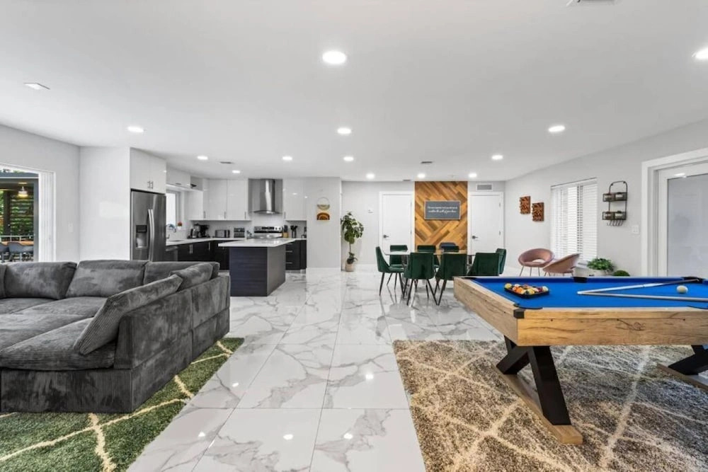 Villa Luxe - Modern by Glam Homes