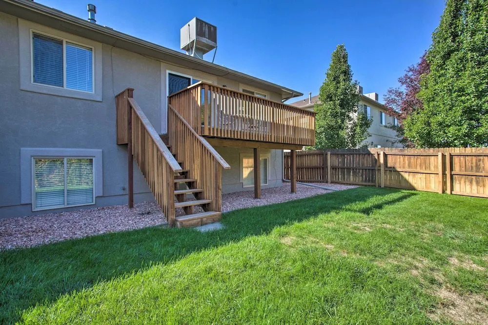 Pet-friendly Grand Junction Townhome w/ Yard!