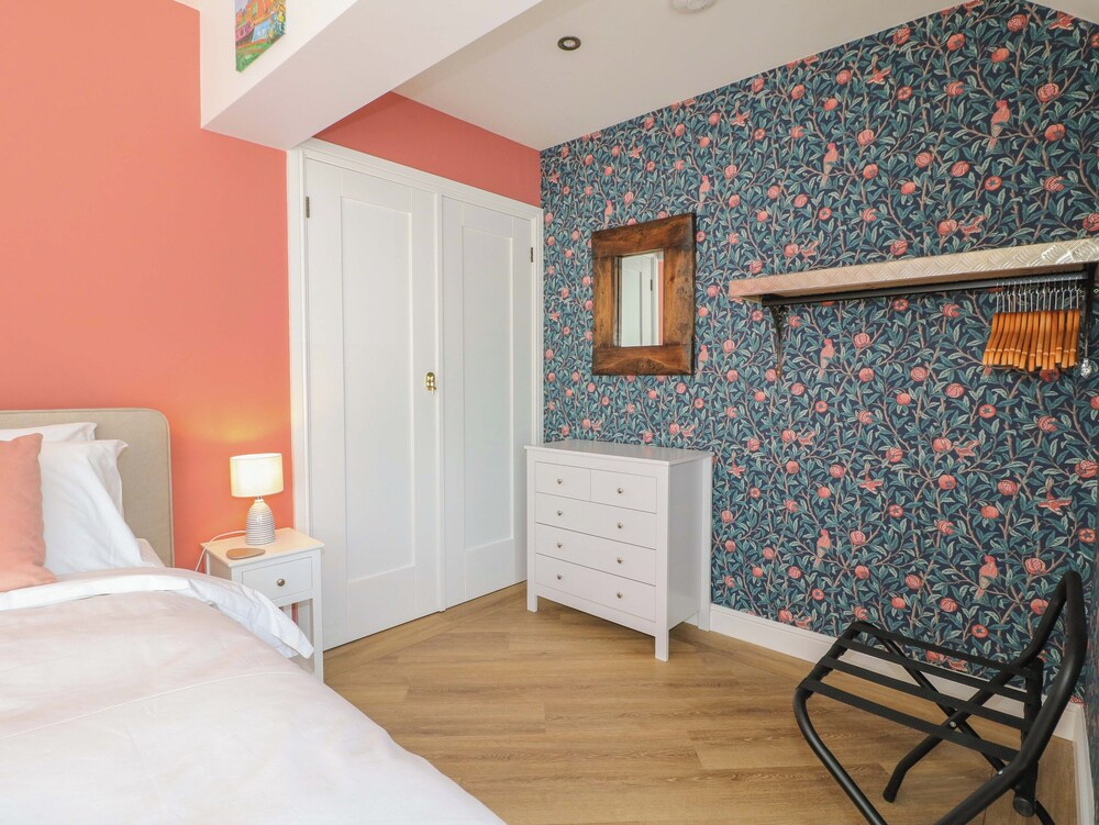 The Canalside Cottage