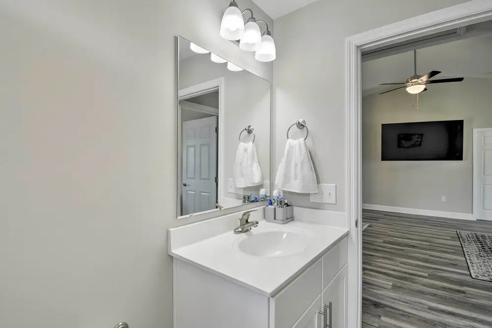 3 Mi to Golf: Loris Home w/ Big Private Yard!