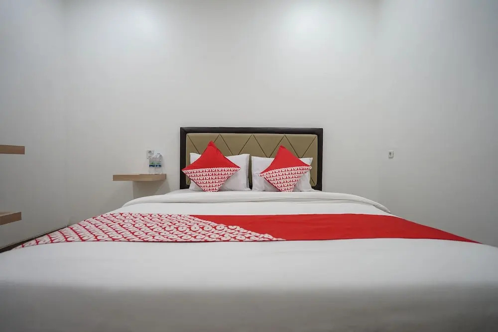 OYO 1270 Residence 8