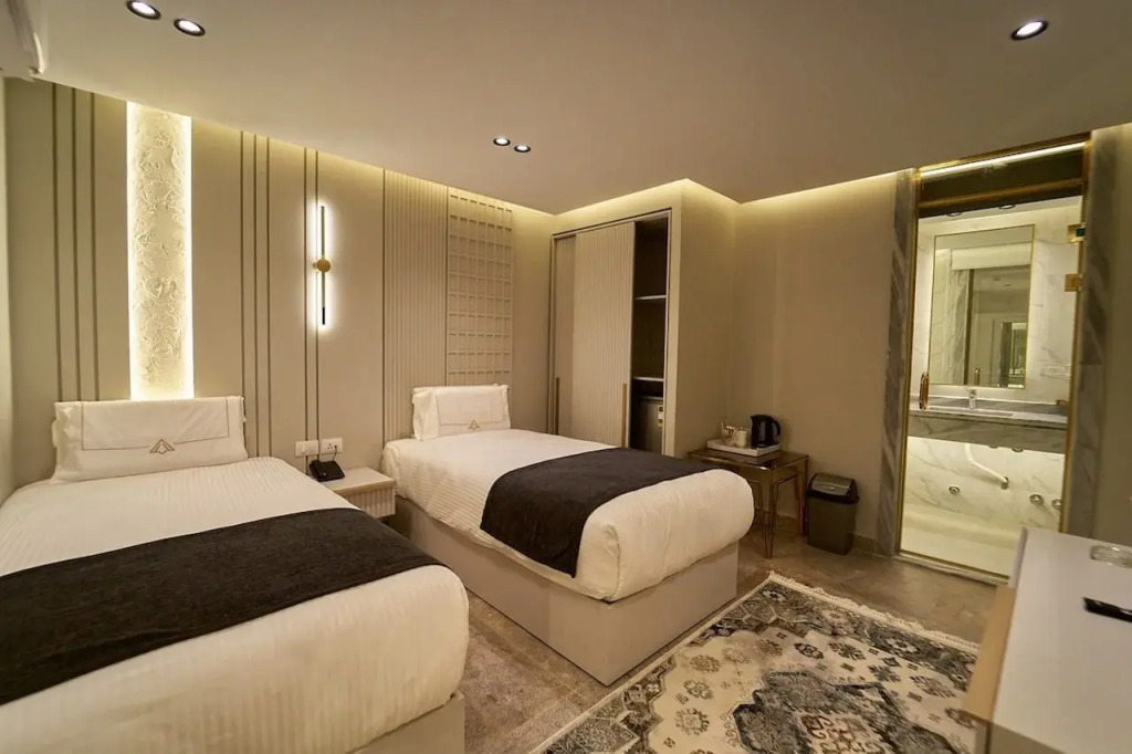 Pyramids Charm Hotel