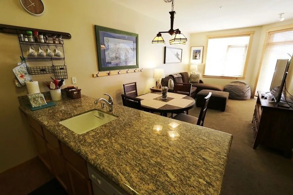 Sunstone 127 Modern Condo At Sunstone Lodge with Great Complex Amenities near Ski-In Ski-Out by RedAwning