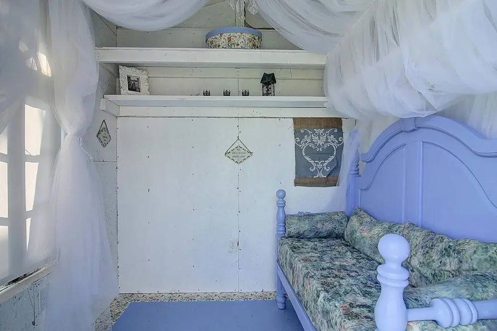 Le Chateau Ts202 1 Bedroom Home by Redawning