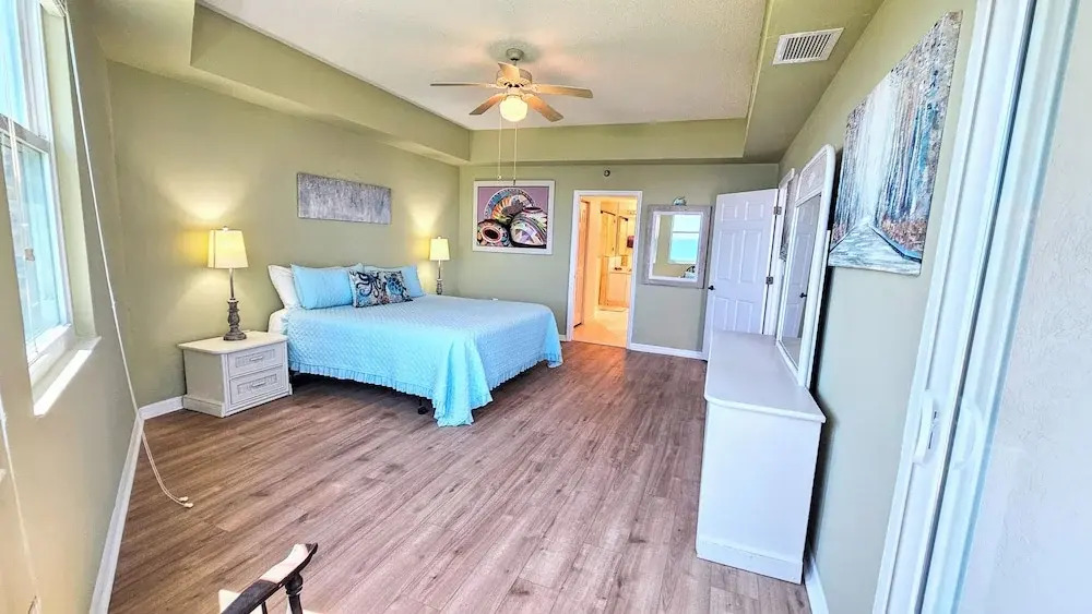 Surfclub Retreat 6th Floor Penthouse Corner! Wraparound Balcony! Ocean Views!