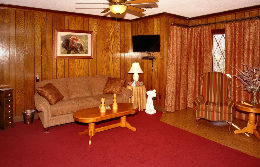 Tudor Inn Gatlinburg B&B