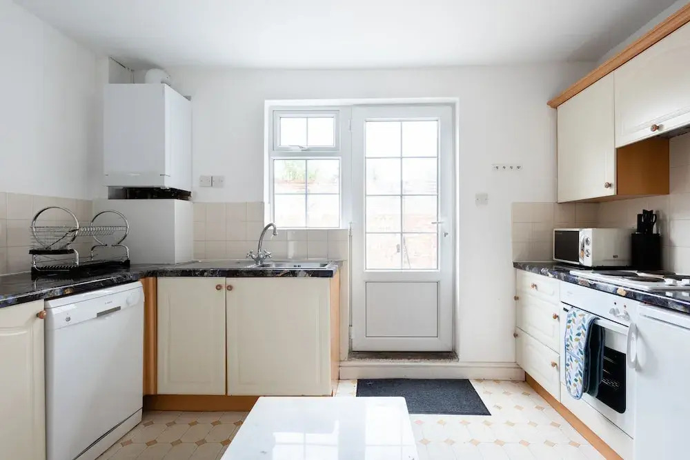 The Emmanuel Orchard - Central 4BDR Home with Parking