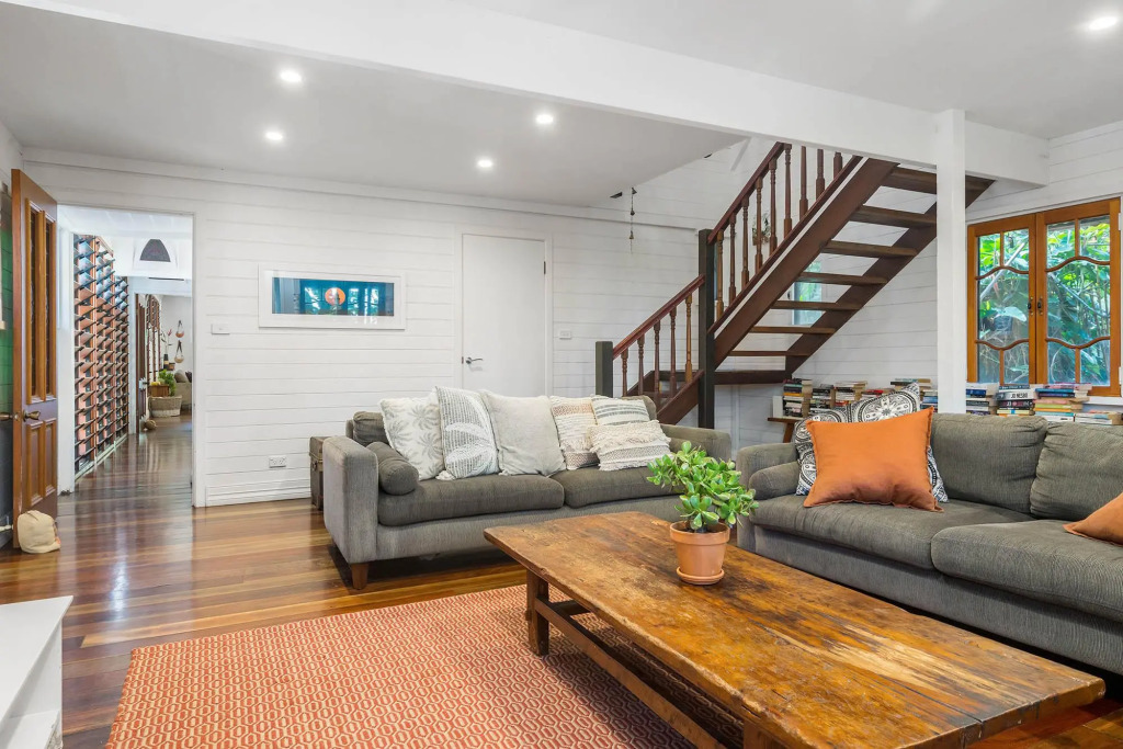 Longhouse - spacious 4 BR Belongil Beach retreat