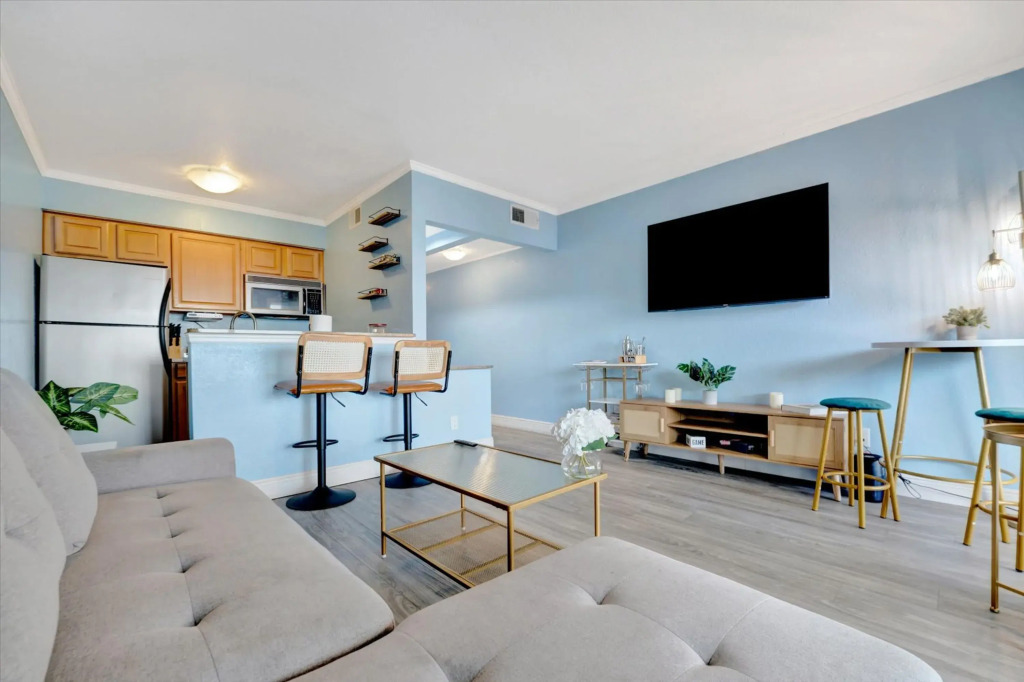 Serenity on the Sea Luxury Condo with Private Balcony on the Ocean