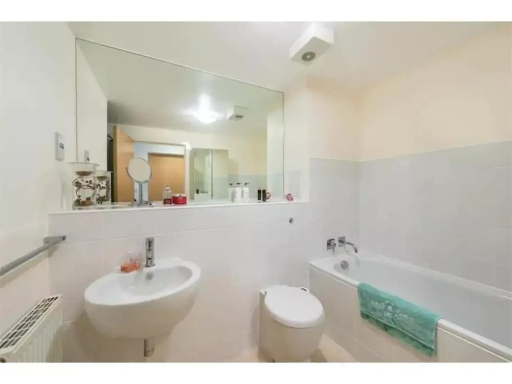 Modern Apartment With Free Parking