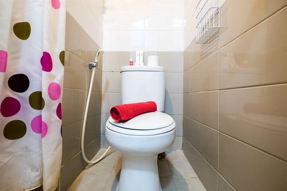 Comfort 2BR with Pool View Green Pramuka City Apartment