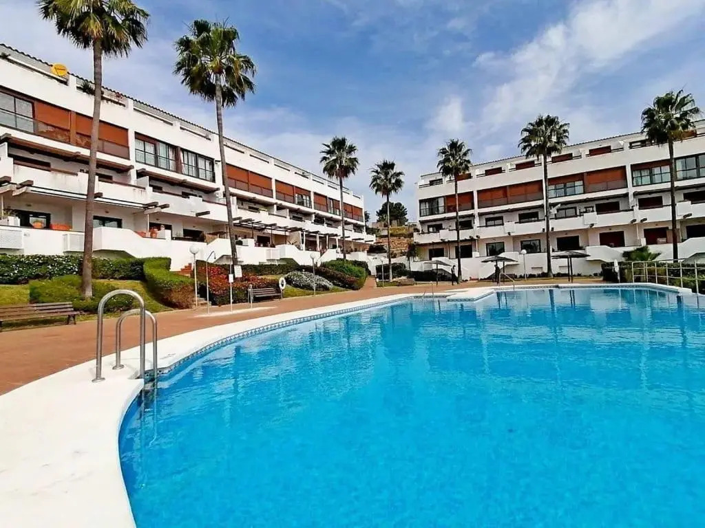 Luxury apartment with sea views in golf area.