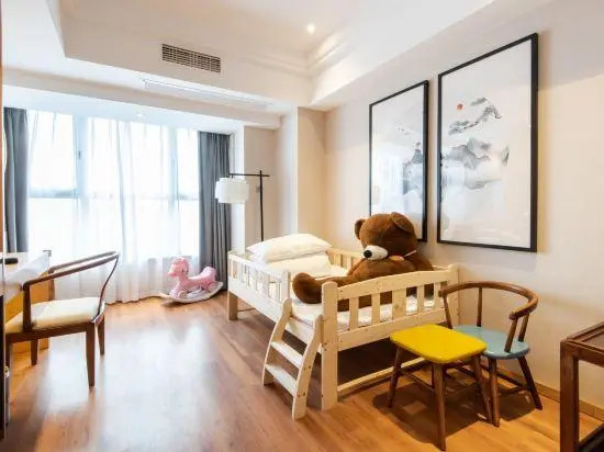 Charm City Kai Guan Hotel (Chengdu West Railway Station Qingyang Wanda)