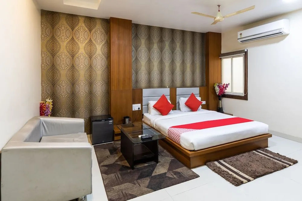 Oyo 41898 Balaji Palace