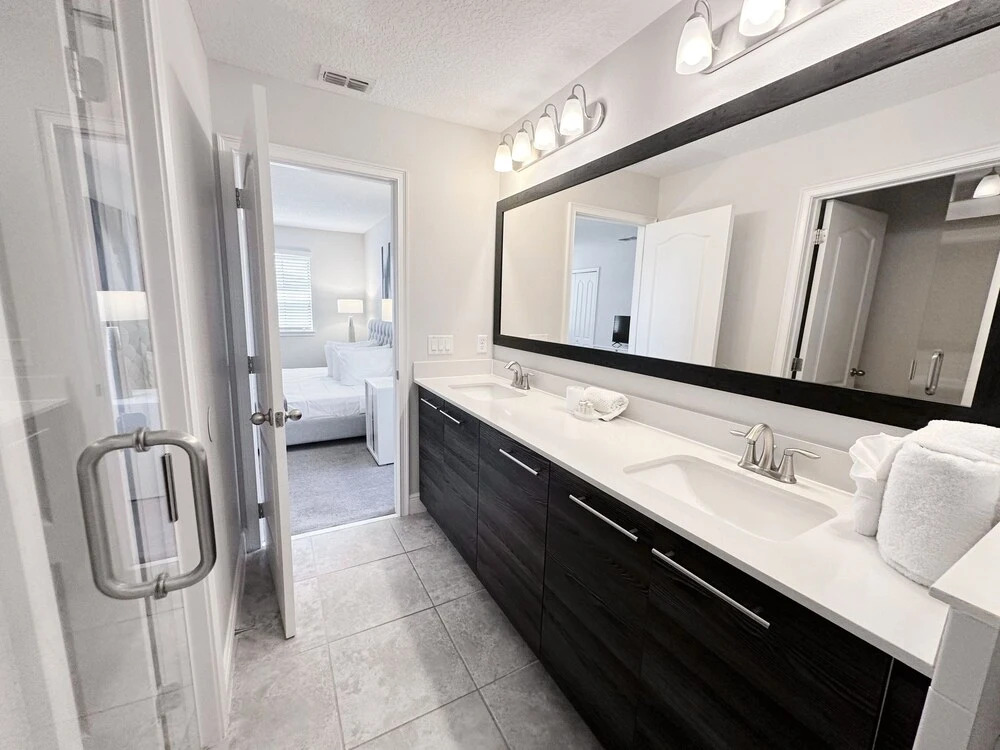 Balmoral Resort-210bp 4 Bedroom Home by RedAwning