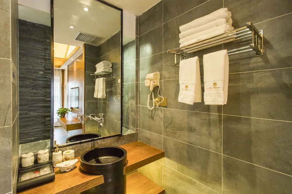 Lijang First Bay Hotel
