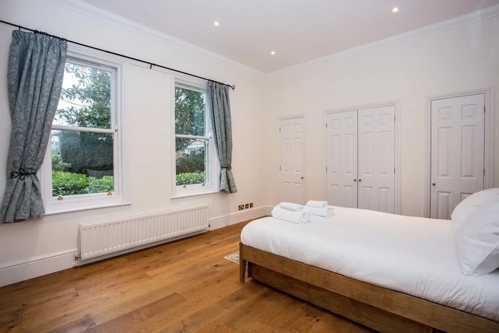 Spacious 2 Bedroom Flat With Garden