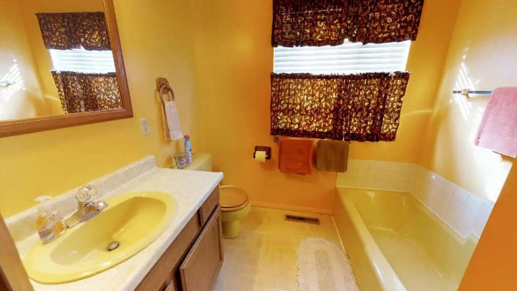 Hideout Ft Abajo 2 BR Cabin, Stunning Views, Secluded!