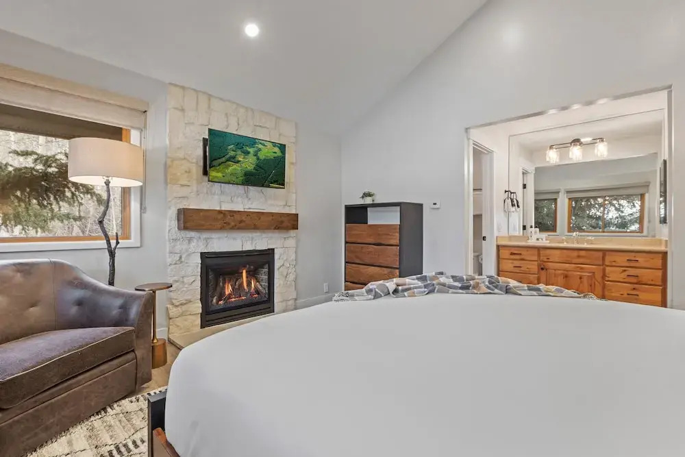 Snow Flower 078 3 Bedroom Condo by RedAwning