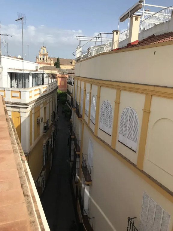 Honest Sevilla Apartments