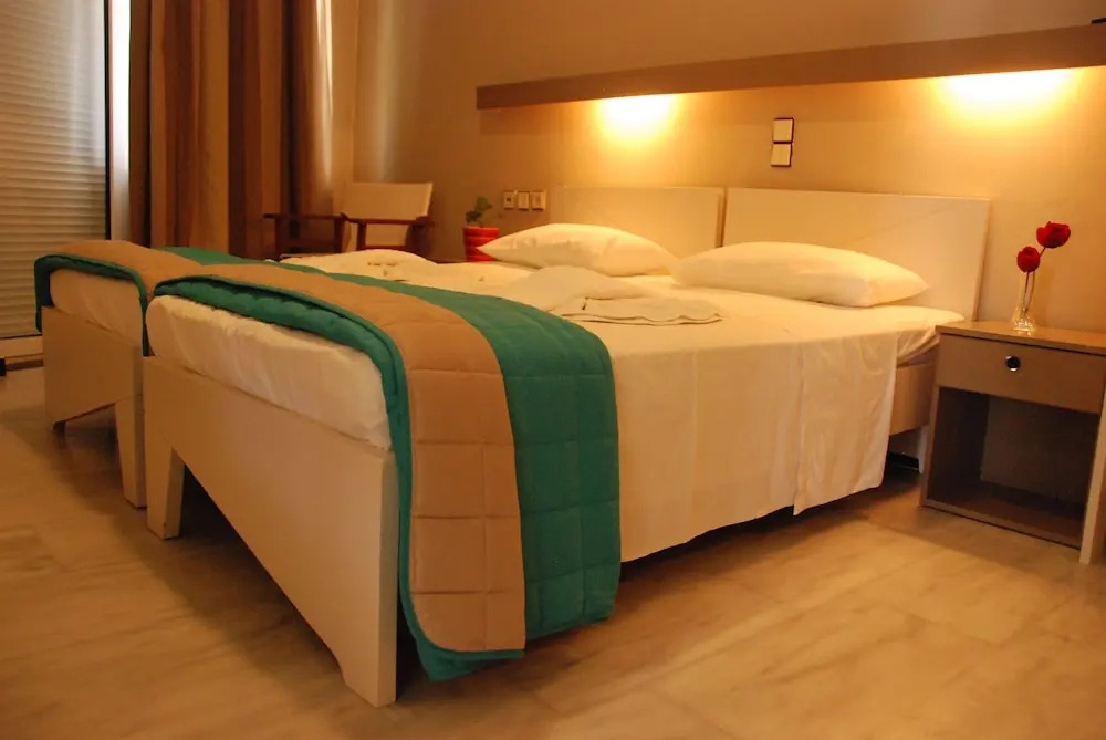 Seafalios-Beach Front Apt