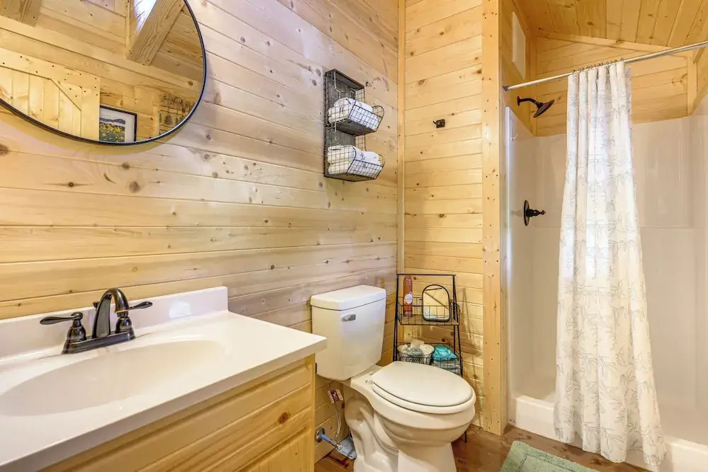 Black Bear Bungalow: Sevierville Hideaway w/ Deck!
