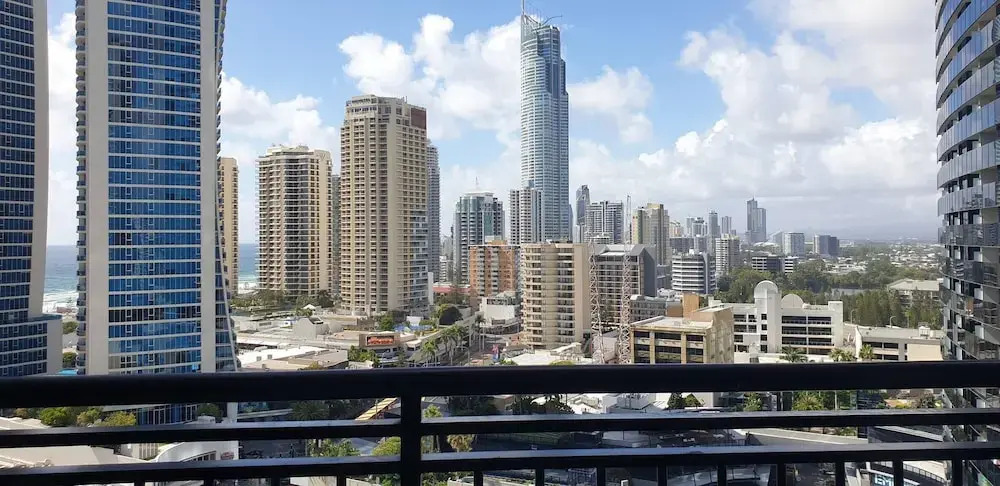 Chevron Tower3 has 2bedrooms 2beds With Car Park